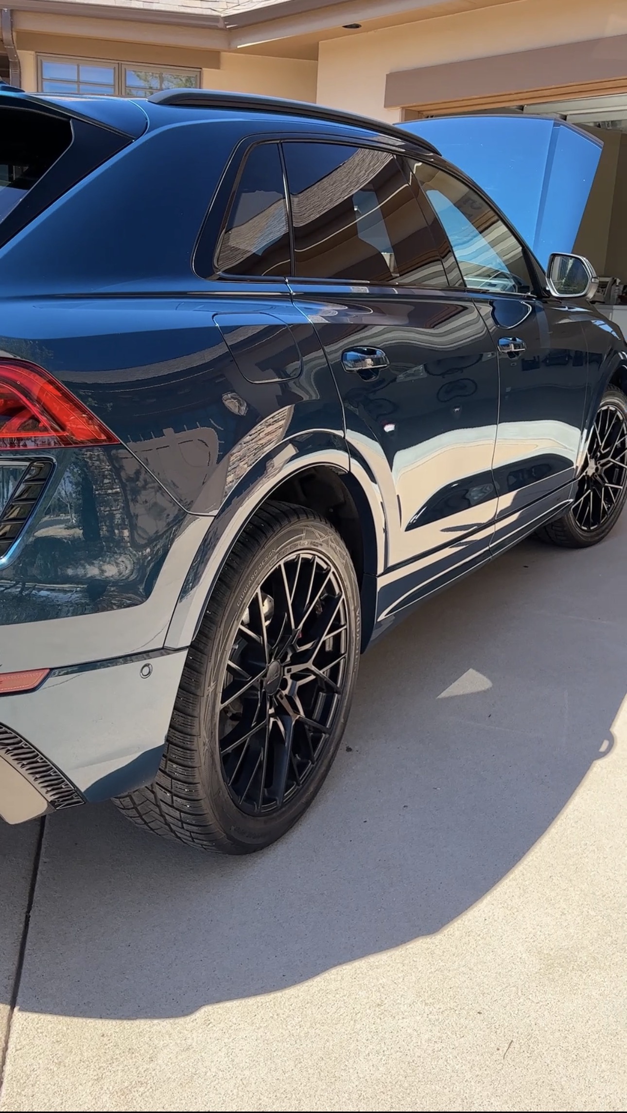 Audi RSQ8 exterior detail